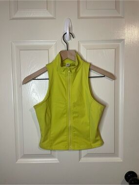 Gold Hinge Day to Night Full Zip Top in Yellow Green Size Small